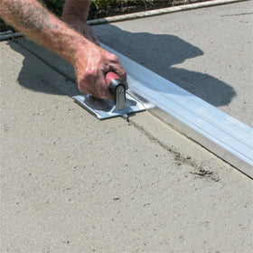 DuraSoft handle offers soft feel and reduces hand fatigue during long sessions.