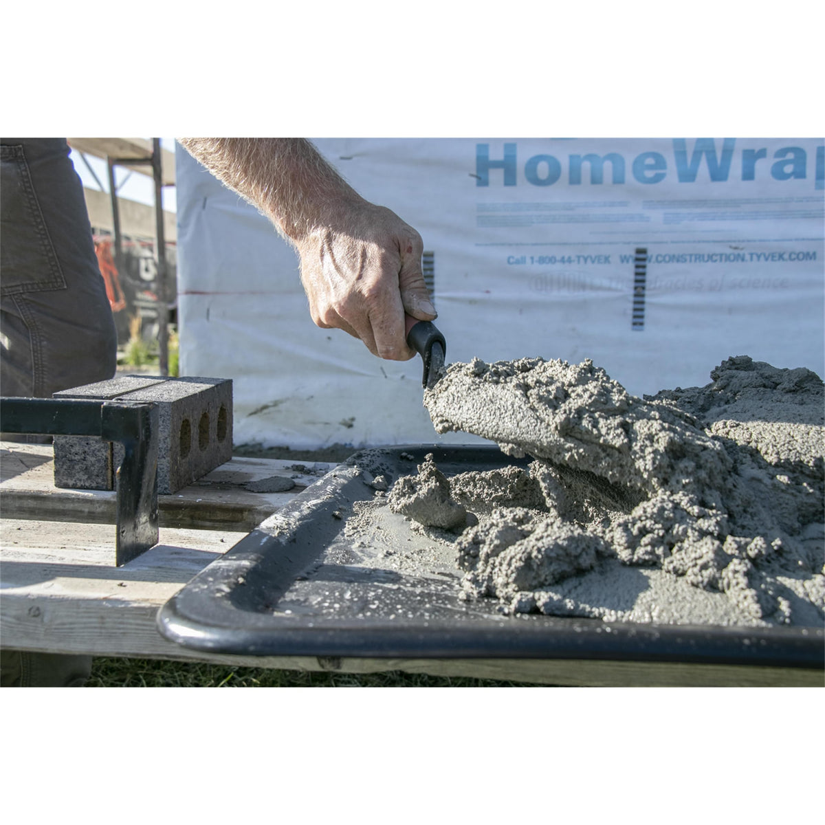 MARSHALLTOWN London trowel balance aids precise placement of mortar.