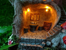 MARYTUMM solar garden sculpture powers automatically for evening ambiance.
