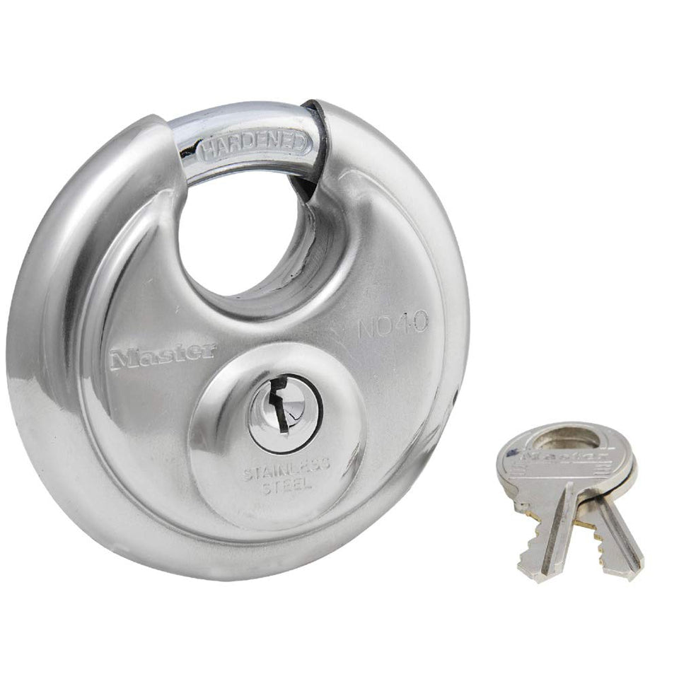 Master Lock Discus padlock body in stainless steel, offering durability and corrosion resistance.