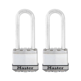 Master Lock M1XTLJ laminated body close-up showing rugged outdoor security.
