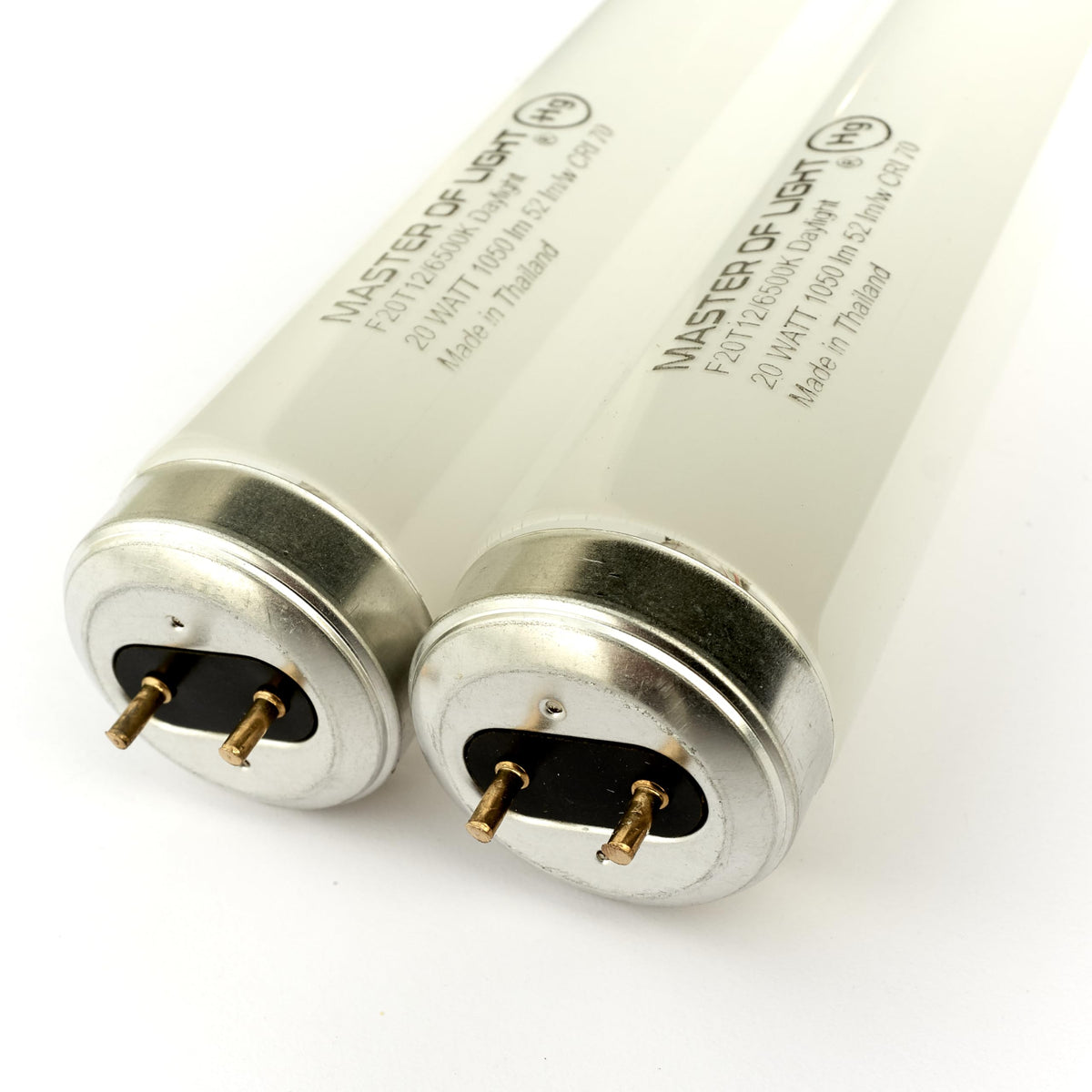 Master Of Light F20T12D daylight 6500K emission side view highlighting even illumination.