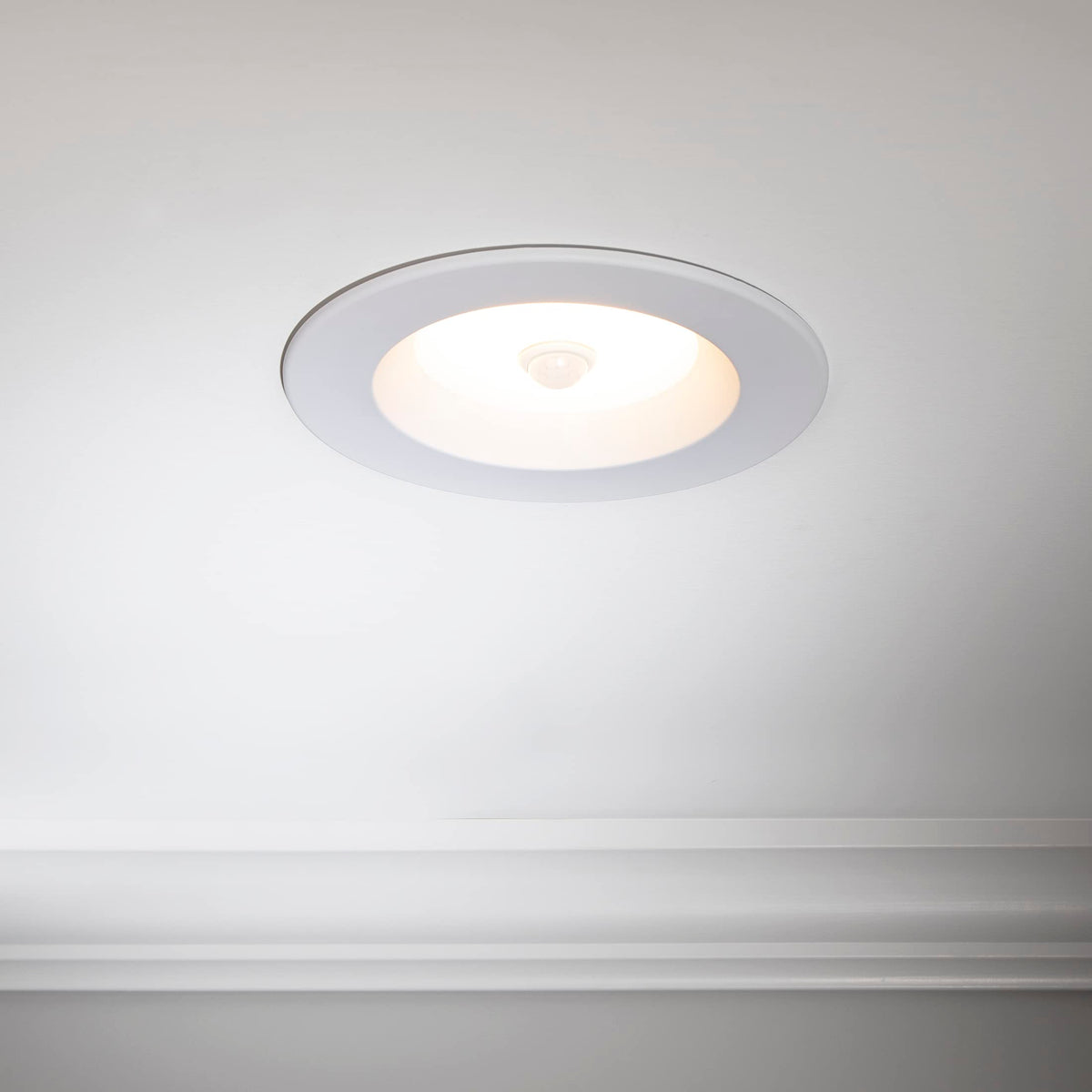 Maxxima five CCT switch allows warm to cool color tones.