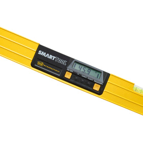 MD Building Products SmartTool on-site use demonstrates reliable level checks.