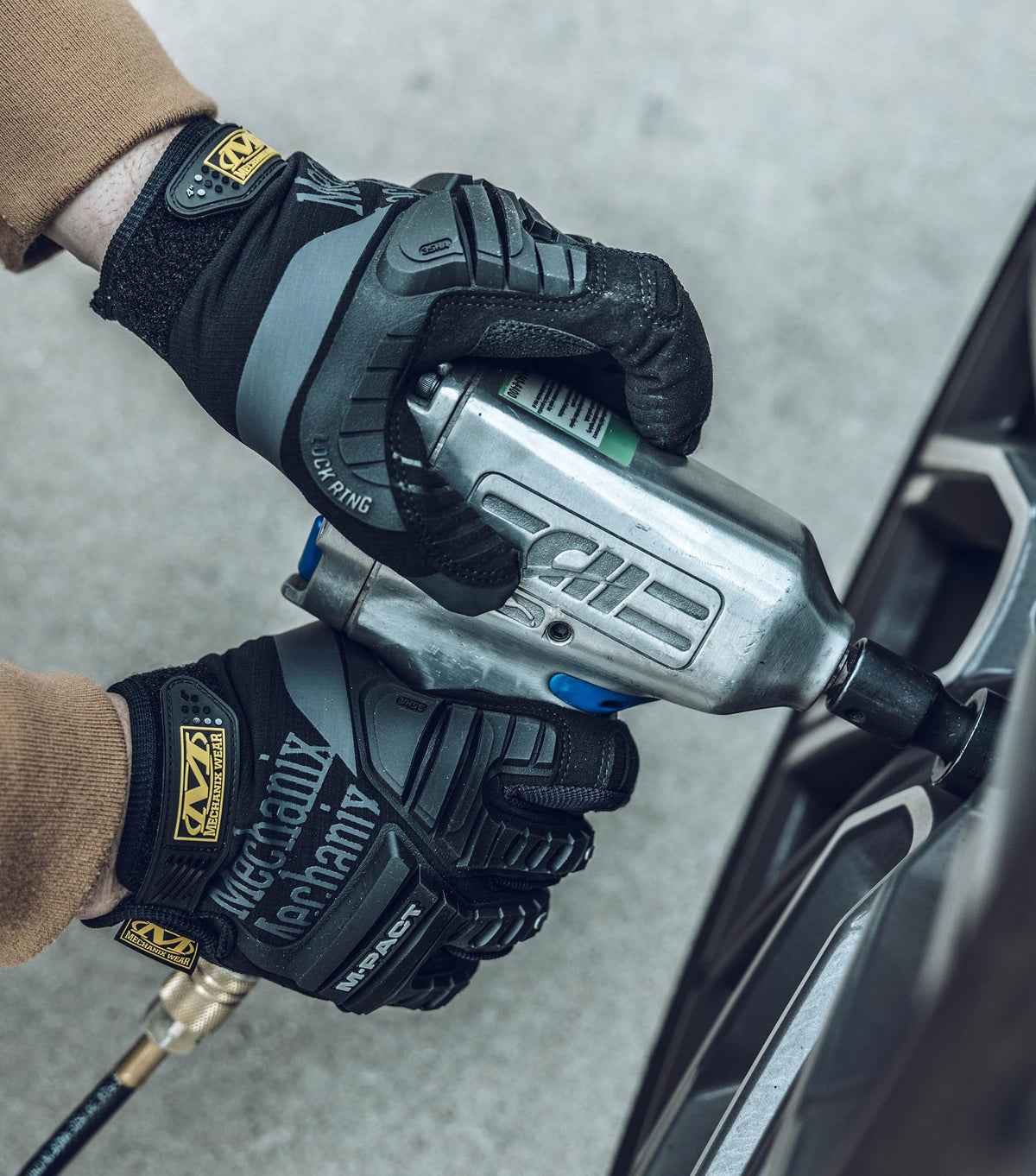 Mechanix Wear M-Pact machine-washable design simplifies cleanup after messy days.