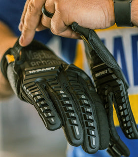 Mechanix Wear M-Pact Ripstop back keeps hands dry on site with water resistance.