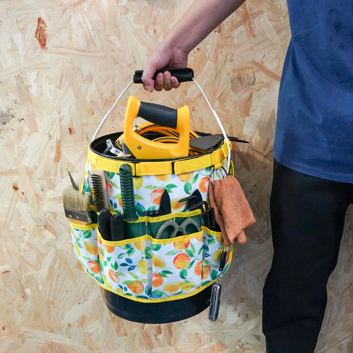 MELOTOUGH Bucket Caddy uses water-resistant 600D fabric to protect gear