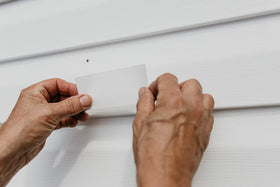 Mendyl large-surface repair patch covers bigger cracks and holes.