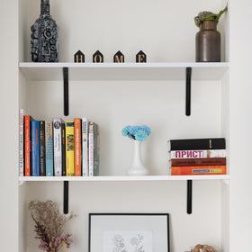 MHMYDZ black brackets help organized storage and modern décor