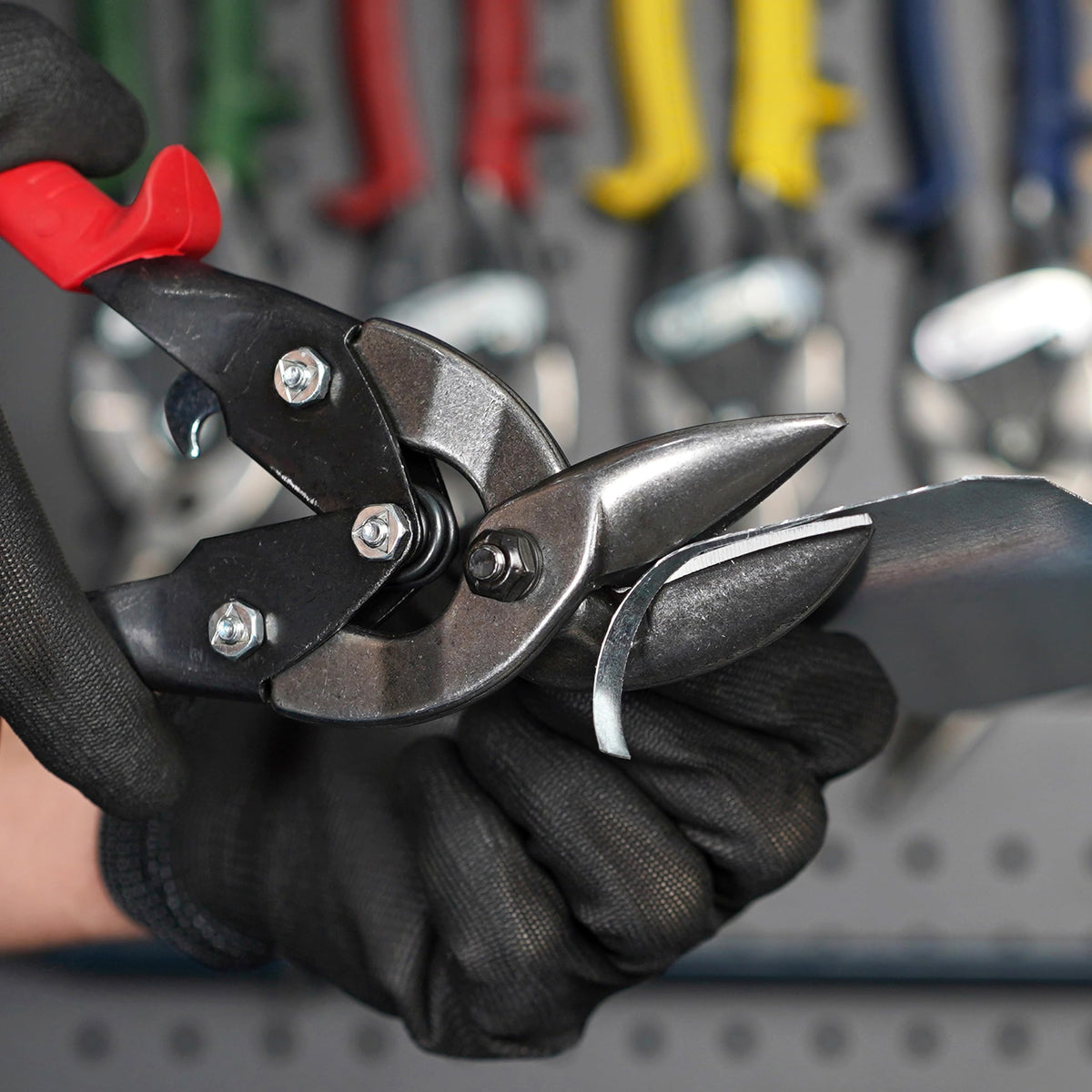 Midwest Snips Kush'N-Power grips provide comfortable, slip-free handling.