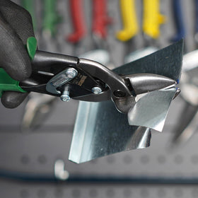 Midwest Snips serrated bottom blade enhances control during cuts.