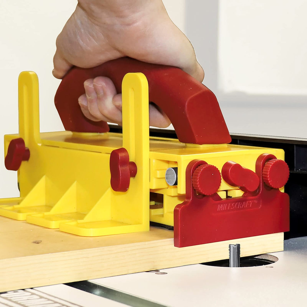 Milescraft GrabberPRO works with table saws, routers, jointers, and band saws.