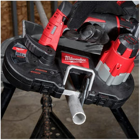Milwaukee 12-14 TPI extreme metal blade close-up, optimized for clean cuts.