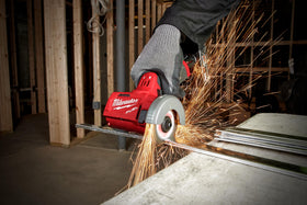 Milwaukee 2522-20 cordless setup requires 12V battery and charger.