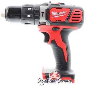 Milwaukee 2606-20 shows 1/2-inch metal chuck for durable bit grip.