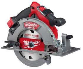 Milwaukee 2732-20 dust port helps keep surfaces clean during cuts