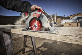 Milwaukee 2732-20 integrated rafter hook for easy storage between cuts