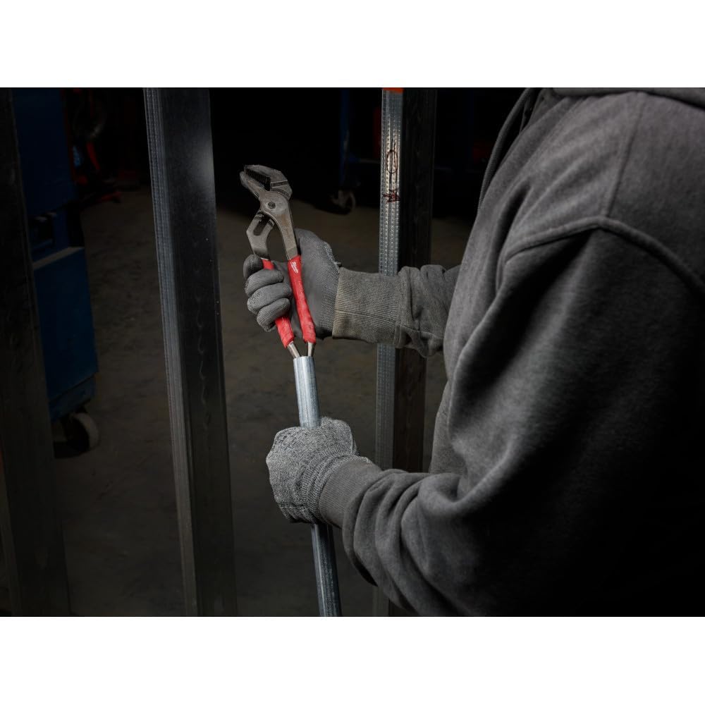 Milwaukee 48-22-6310 pliers deburring a pipe edge for a clean finish
