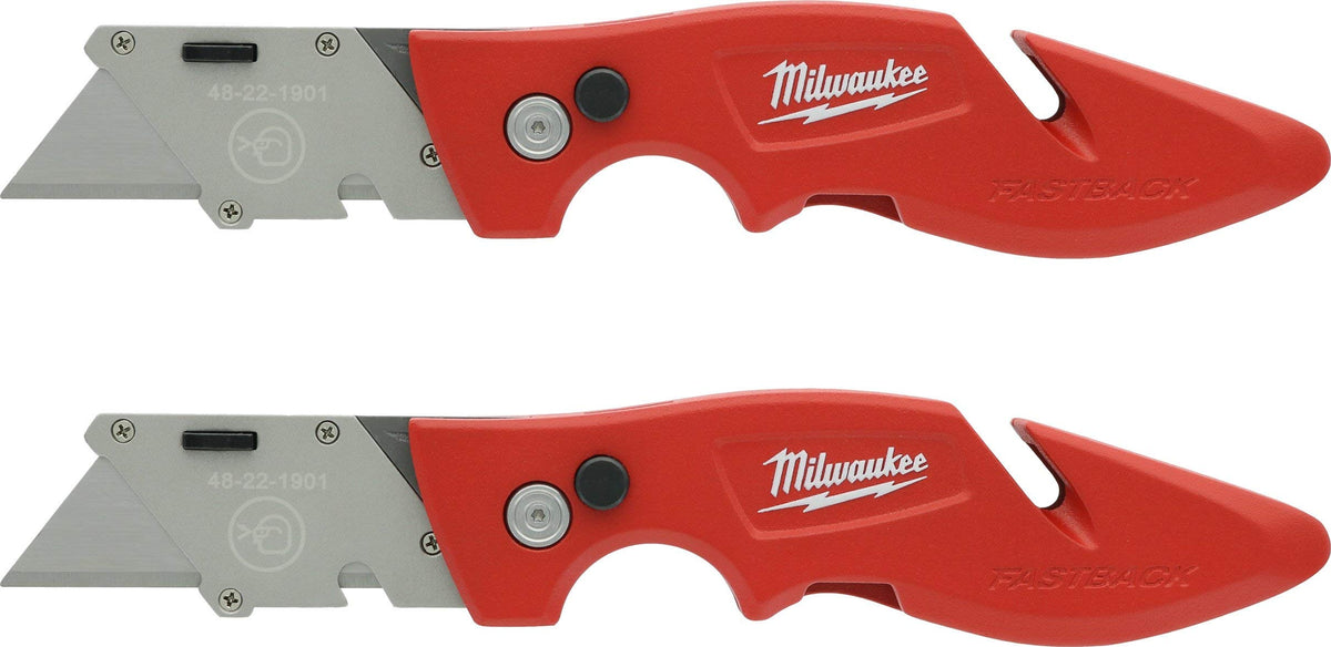 Milwaukee Fastback knife demonstrates quick blade change for on-site efficiency.