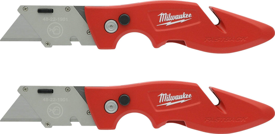 Milwaukee Fastback knife demonstrates quick blade change for on-site efficiency.