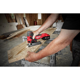 Milwaukee jig saw 18V compact profile for maneuverability in tight spaces