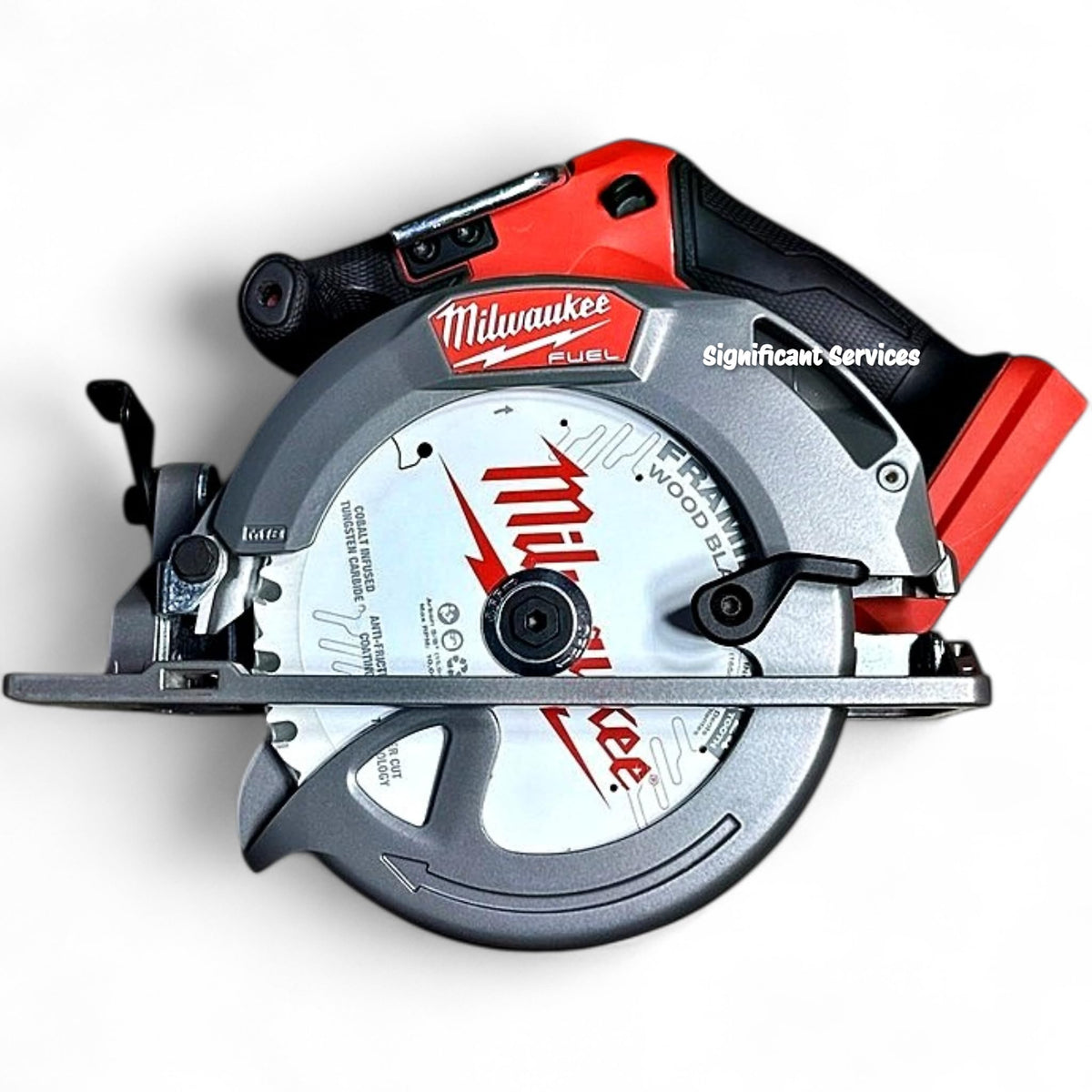 Milwaukee M18 FUEL ergonomic grip front view for comfortable overhead cuts