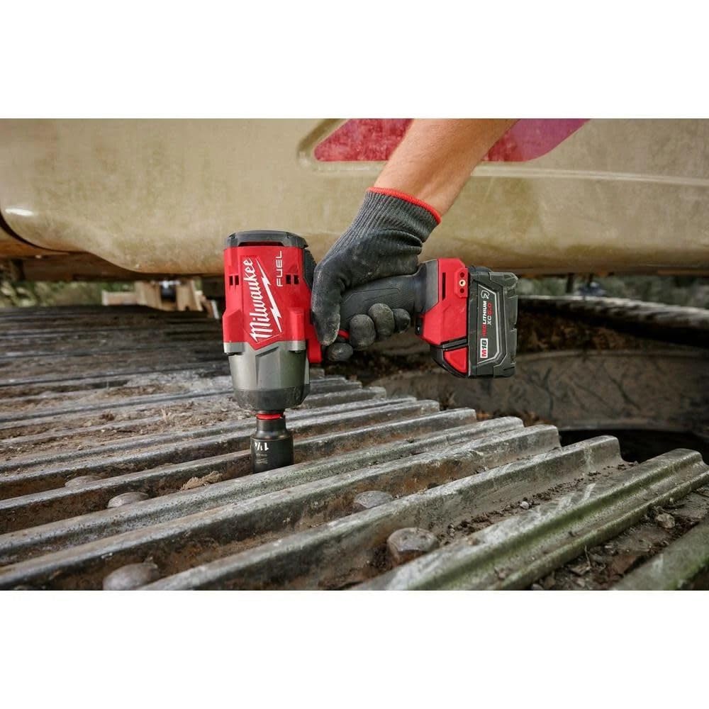 Carrying bag keeps the Milwaukee kit organized on site.