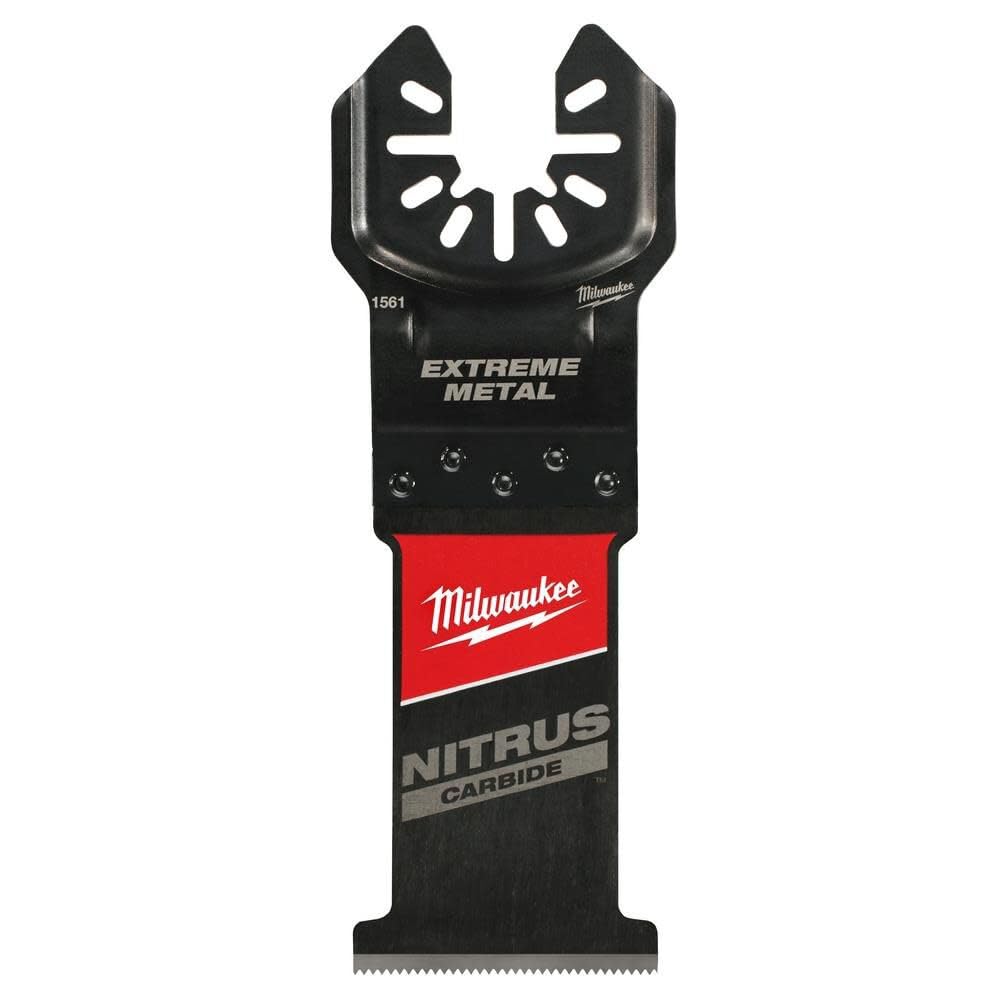 Milwaukee NITRUS Carbide Extreme bit in metal drilling action