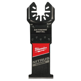 Milwaukee NITRUS Carbide Extreme bit in metal drilling action