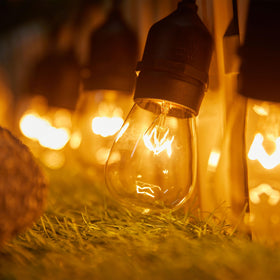 Minetom outdoor bulb enhances patio ambiance for evenings