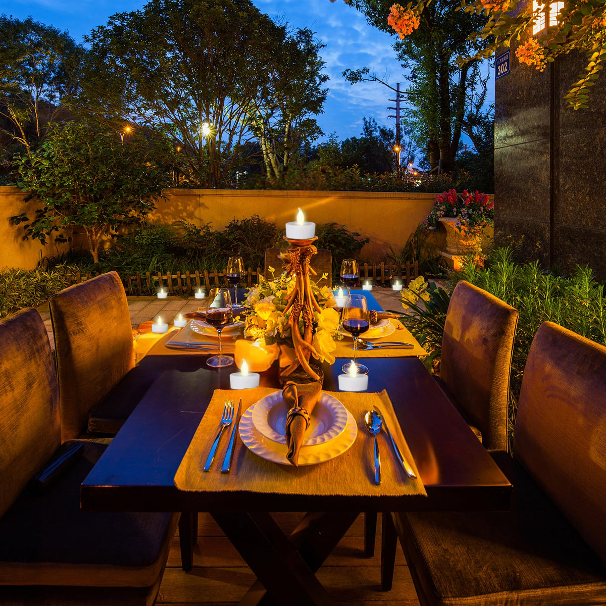 MINXIN warmwhite tea lights glow with realistic flicker for romantic table settings.