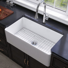 Miuara 33-inch farmhouse sink front view with sturdy apron front design