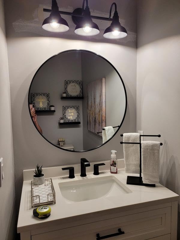 Moen Genta 84763BL close-up of matte black finish showing smooth, fingerprint-resistant coating.