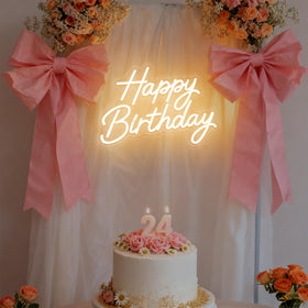 Mojoish wall decor with balloons elevates family party visuals