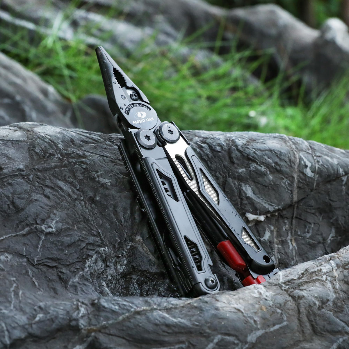 Mossy Oak multitool stainless steel construction endures rugged use.