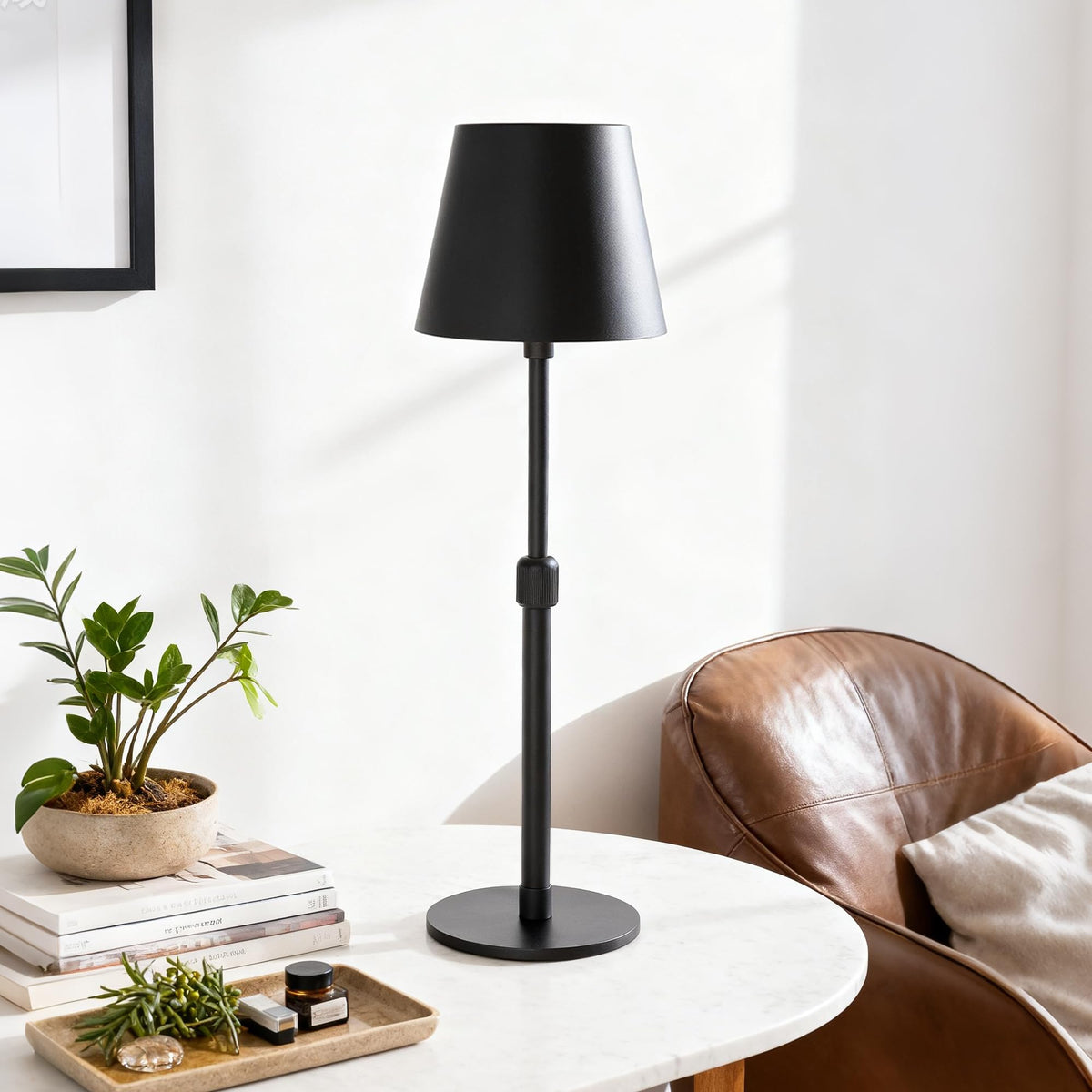 Mr.White outdoor lamp rechargeable via USB-C for quick top-ups before gatherings.