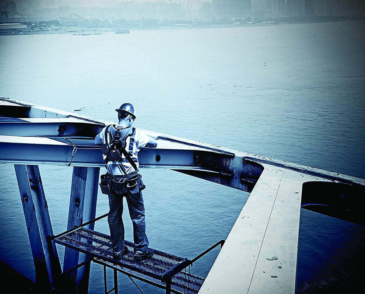 MSA Skullgard multi-industry usage image suited for steel and mining