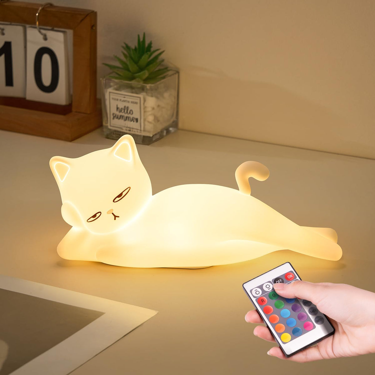 Mubarek lying-flat cat lamp with 16 colors for playful mood lighting