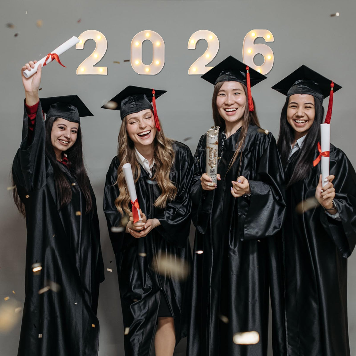 Mudder 2026 lighted numbers wall display creates warm graduation ambiance