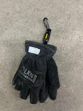 Multipurpose Webbing Inc easy-access opening demonstrates fast release.