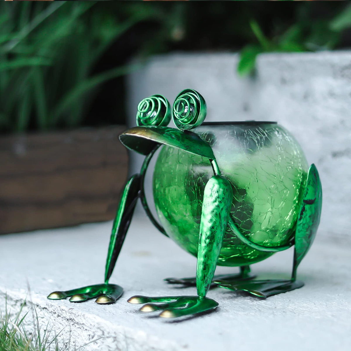 MUMTOP table light frog figure adds ambient glow for evenings.