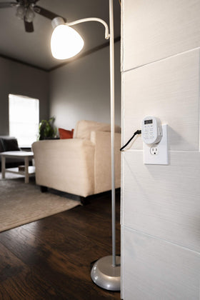 MyTouchSmart Timer large LCD display with blue LED indicators for quick status checks.
