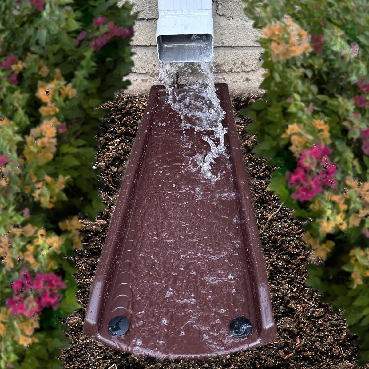 NAACOO splash block set includes 4 fixing nails for quick stable installation.