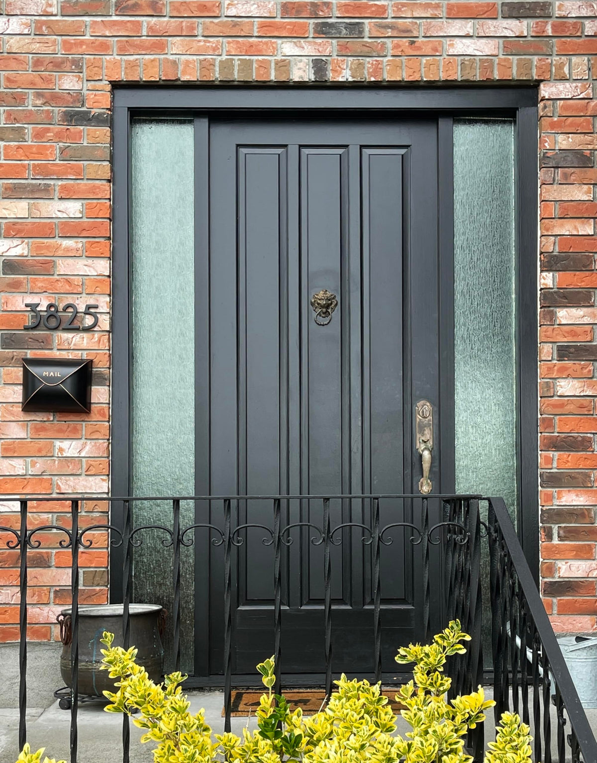NACH included hardware for quick installation on wall or post.