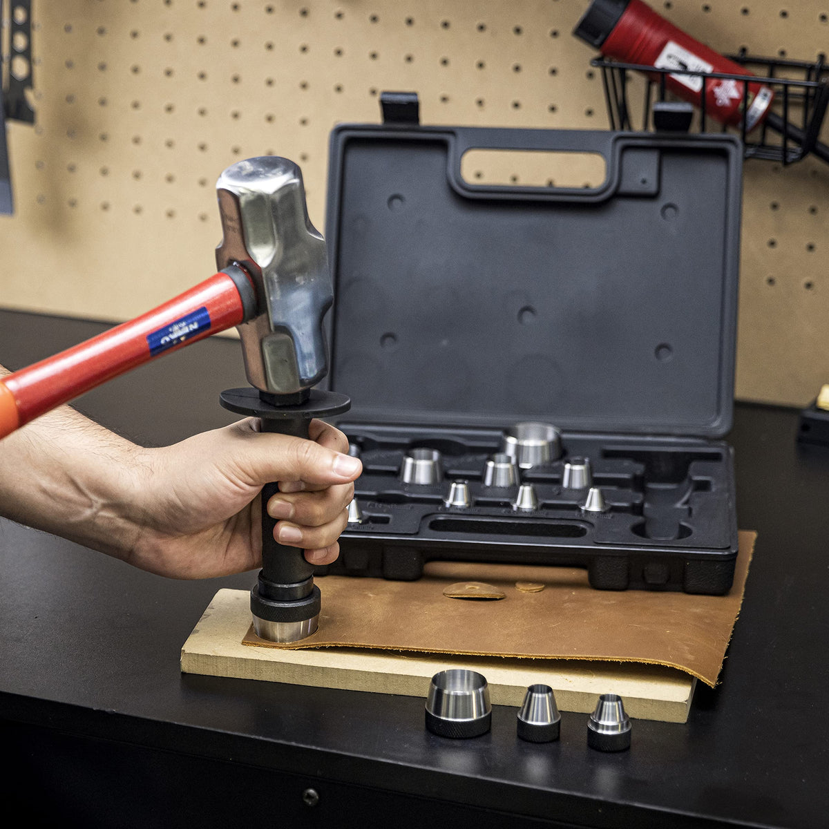 Durable NEIKO 02604A punches deliver clean cuts on leather, rubber, and foam.