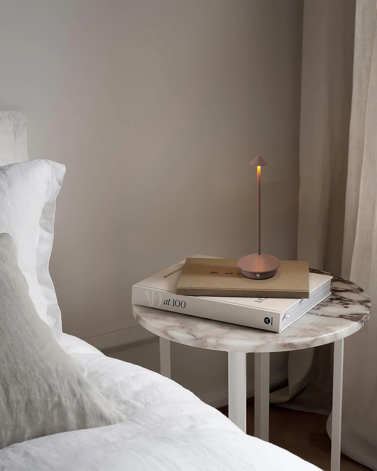 NEWSEE portable night light for power outages and travel needs.
