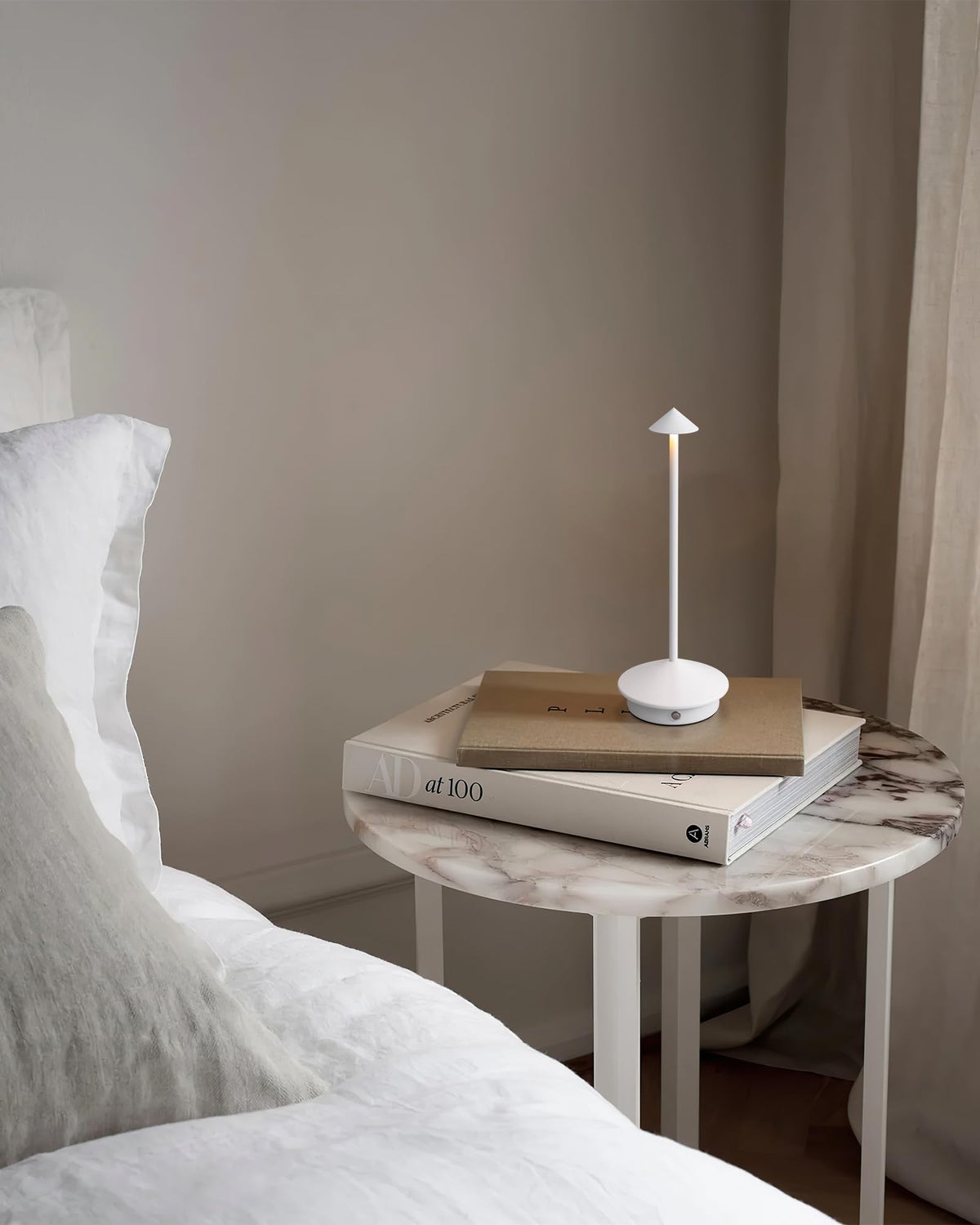 NEWSEE indoor/outdoor use table lamp suitable for dining, patio, cafe