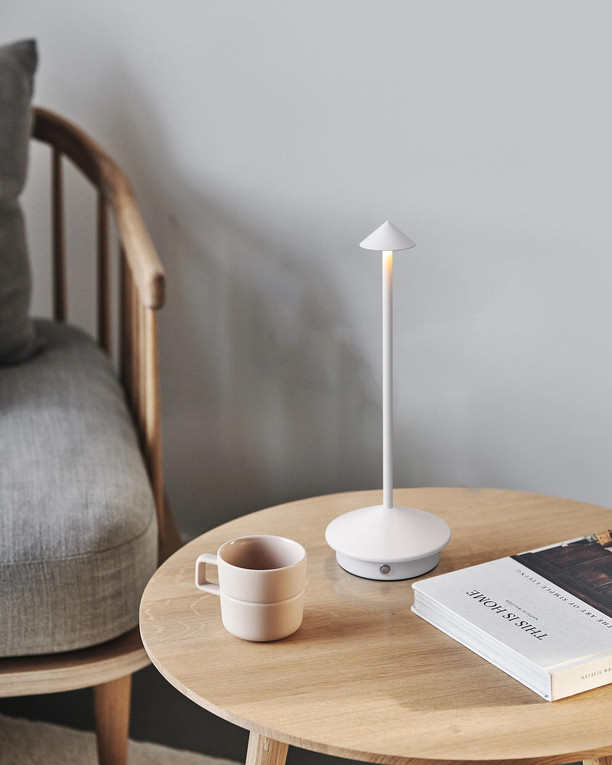 NEWSEE non-slip base keeps desk lamp steady during use