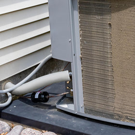 Nkiy Quen easy install cover protects copper piping on split-system setups