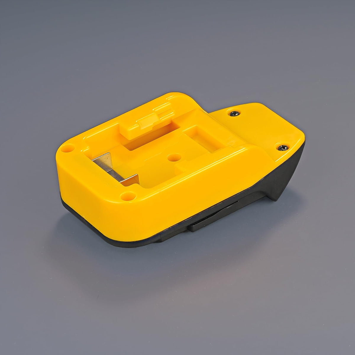 Rugged terminals ensure steady power transfer to Hercules 20V equipment.